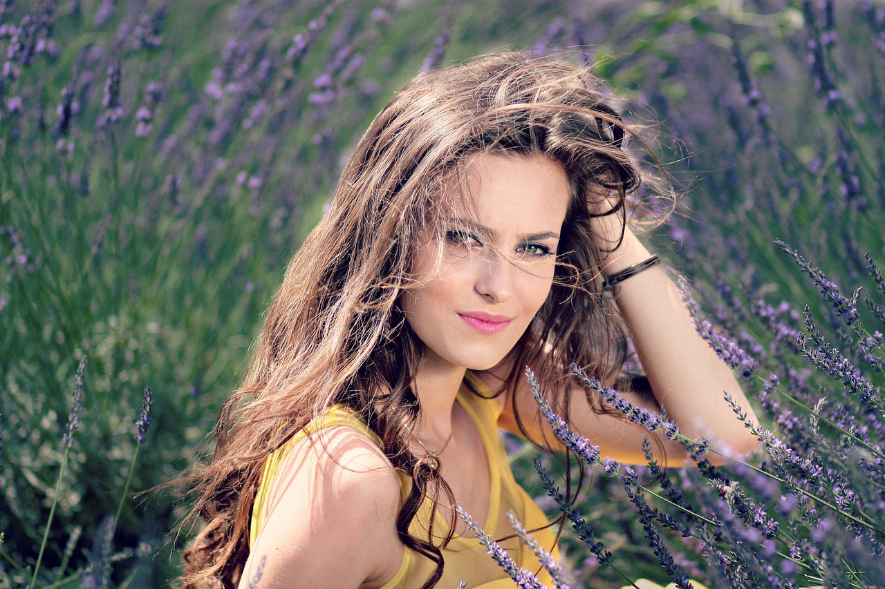 femmes , femeii, mujer, girl, lavenders, flowers