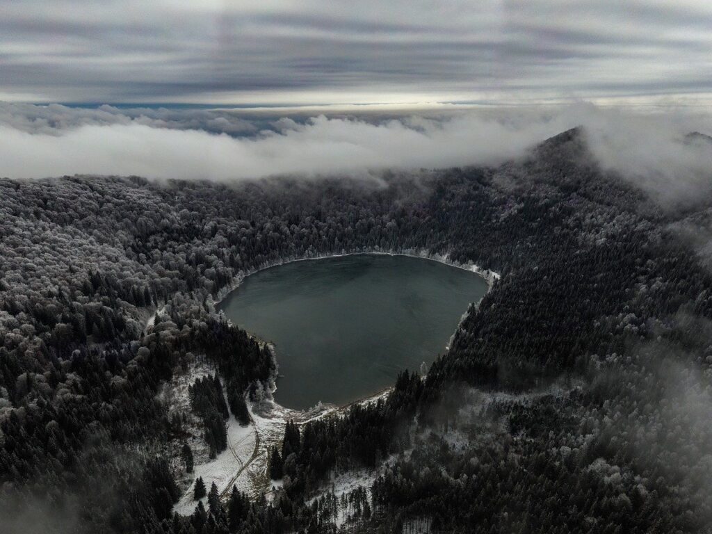 Lake Saint Ann, Bicaz