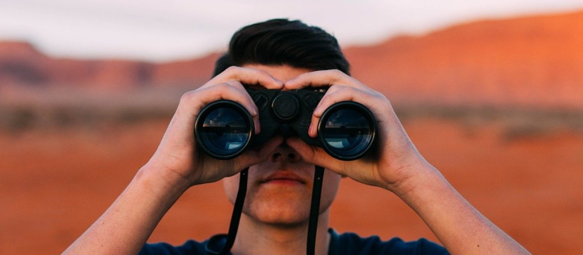 habitudes quotidiennes, curiosités, binoculars, looking, man-1209011.jpg, curiosités