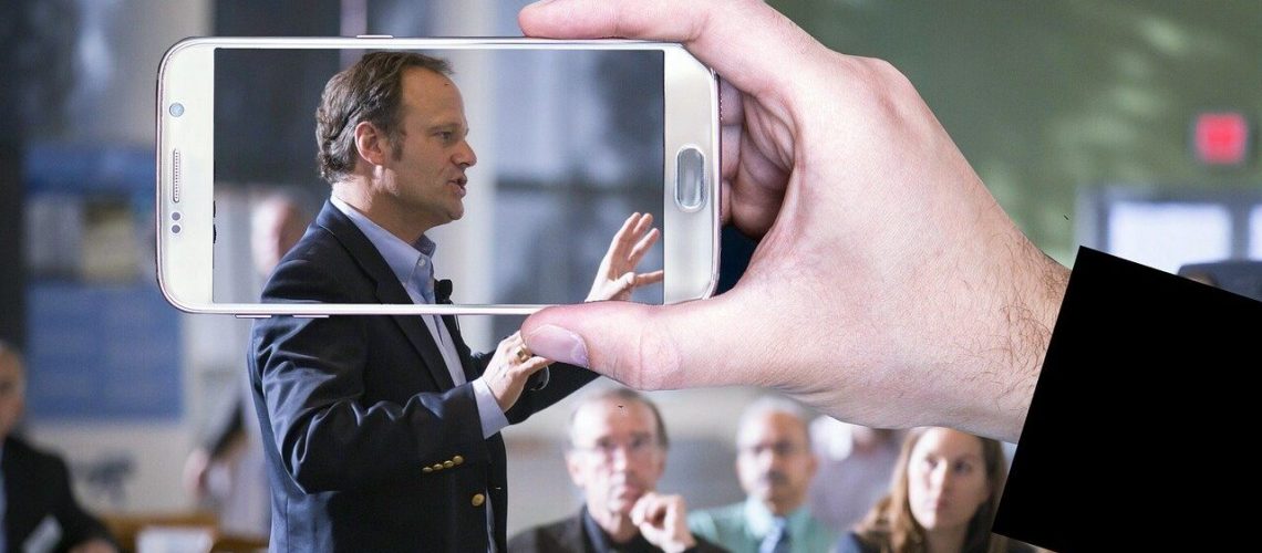 parlare in pubblico, hablar en público, vorbit in public